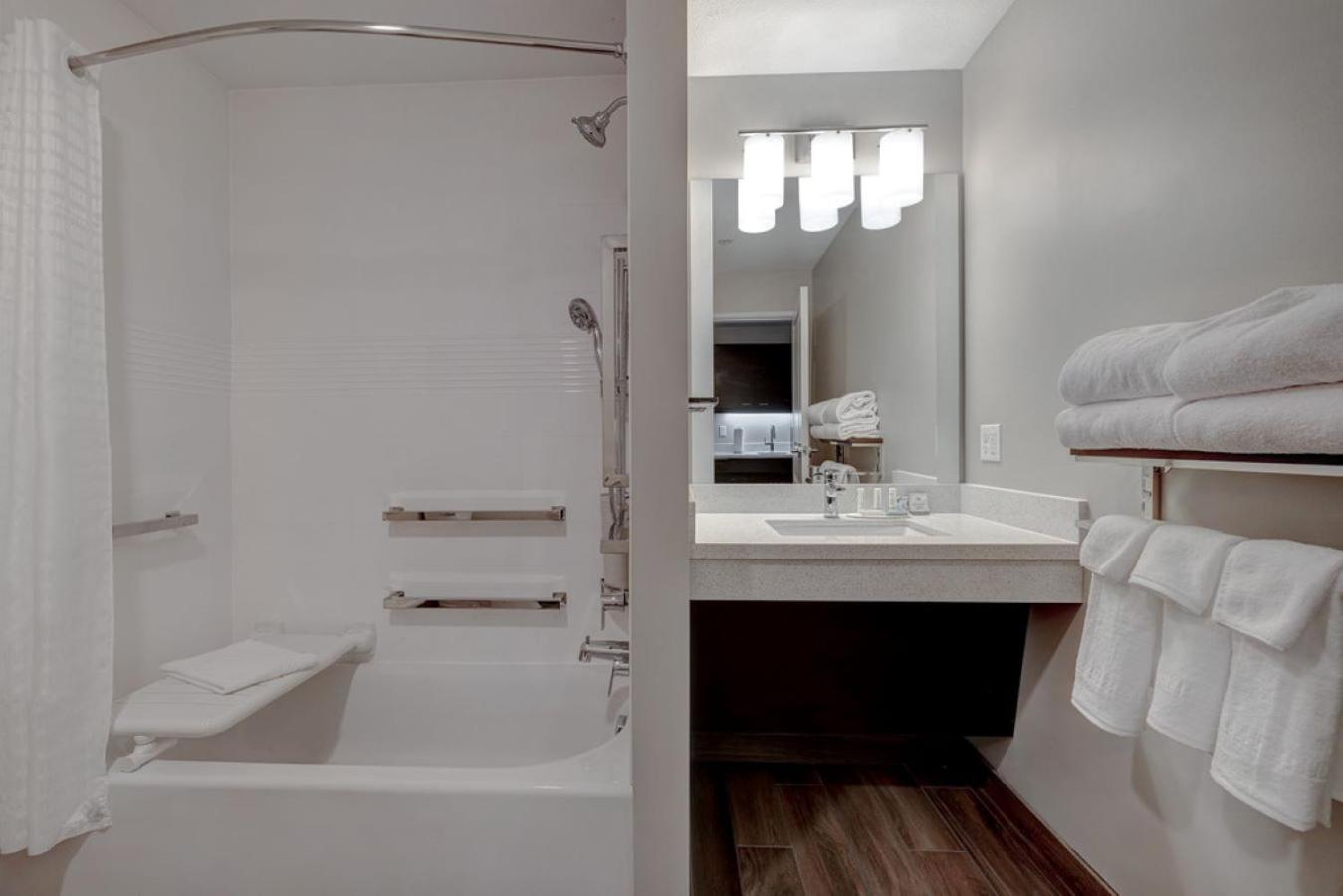 คอร์ตยาร์ด บาย แมริออท เซนต์หลุยส์ เบรนต์วูด Hotel Richmond Heights ภายนอก รูปภาพ