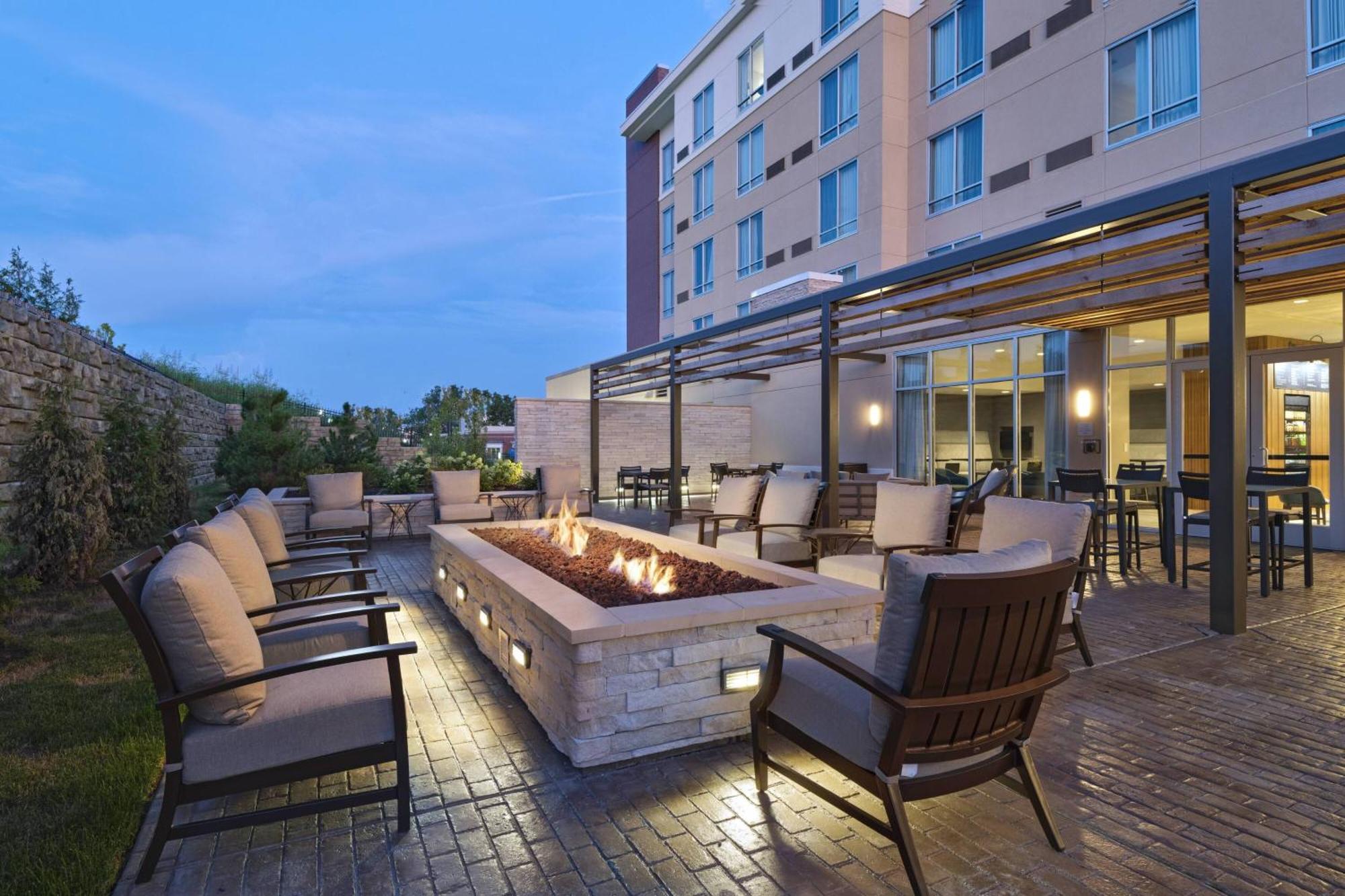คอร์ตยาร์ด บาย แมริออท เซนต์หลุยส์ เบรนต์วูด Hotel Richmond Heights ภายนอก รูปภาพ